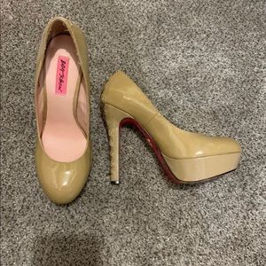 Betsey Johnson nude high heels 8.5 US